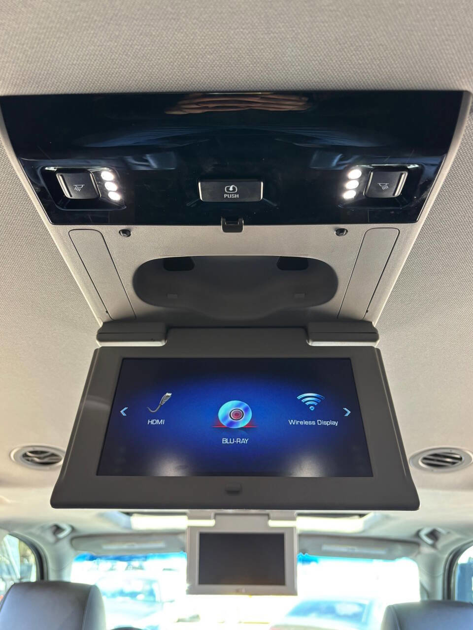 Used 2019 Cadillac Escalade ESV Luxury w/ LPO, Radiant Package image 31