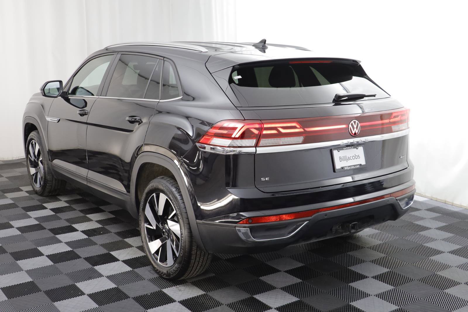 Used 2025 Volkswagen Atlas Cross Sport SE image 15