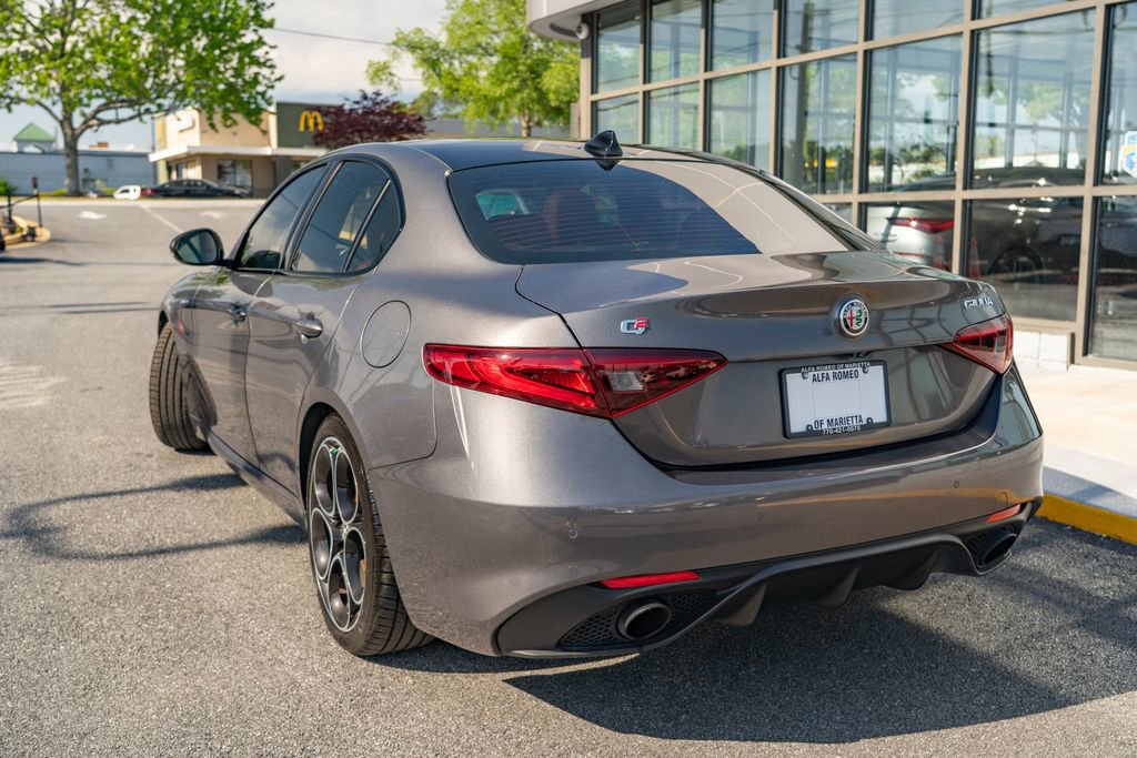 Used 2023 Alfa Romeo Giulia Veloce RWD image 5