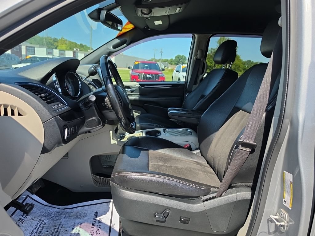 Certified 2019 Dodge Grand Caravan SXT FWD image 14