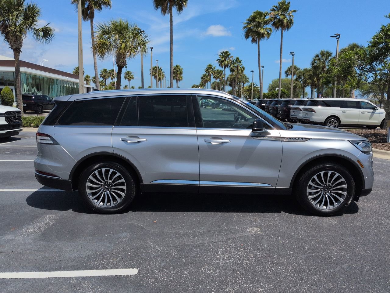 Certified 2021 Lincoln Aviator Reserve w/ Equipment Group 201A AWD/4WD image 3