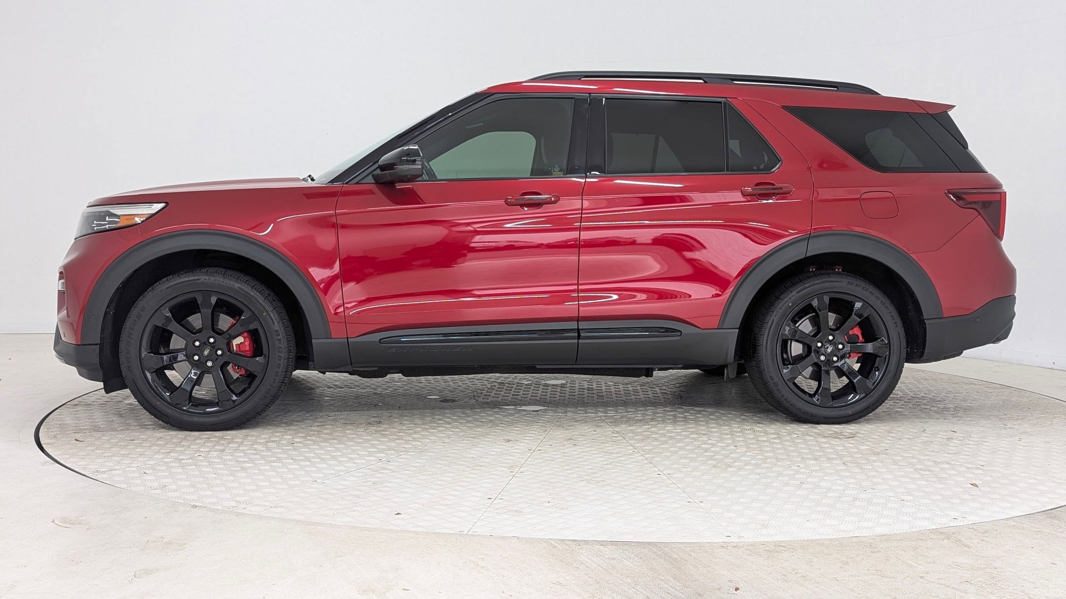 Used 2021 Ford Explorer ST w/ Equipment Group 401A image 2