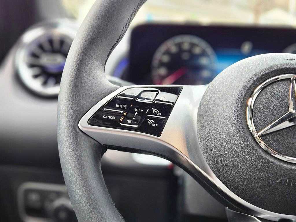 New 2026 Mercedes-Benz GLB 250 4MATIC image 24