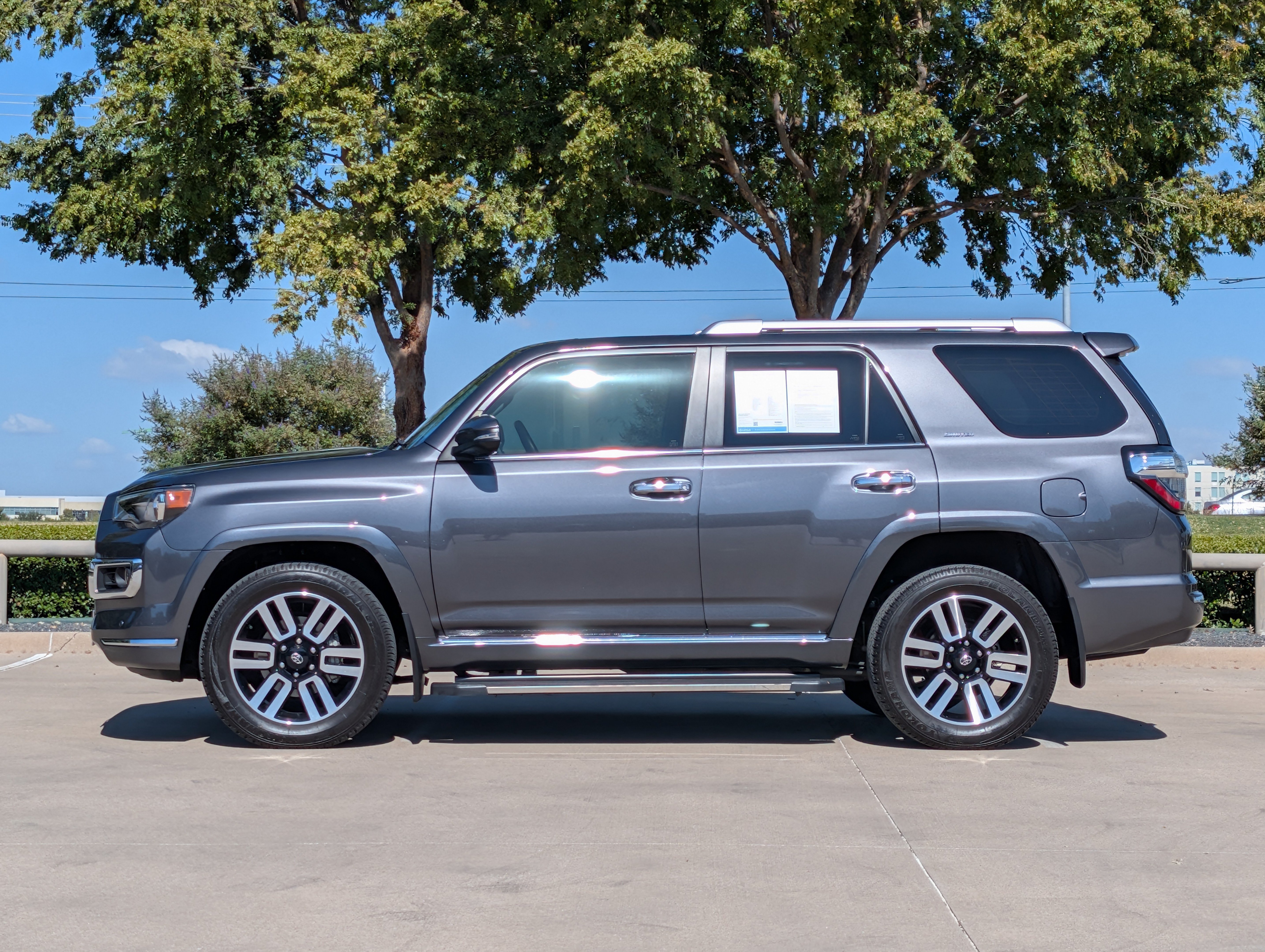 Used 2023 Toyota 4Runner Limited AWD/4WD image 2