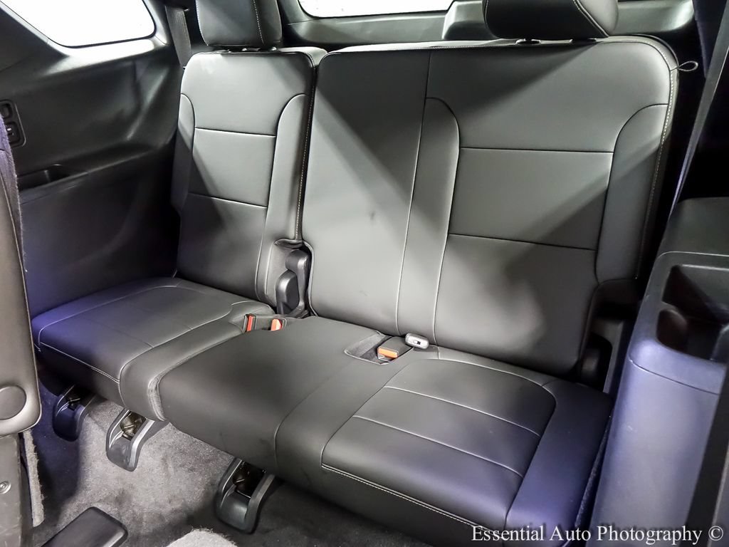 Used 2023 Chevrolet Traverse LT w/ LT Premium Package AWD/4WD image 12