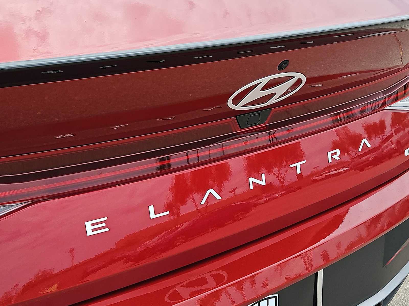 Used 2025 Hyundai Elantra Hybrid FWD image 12