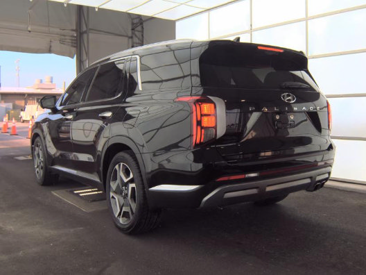Used 2023 Hyundai Palisade Limited w/ Winter Package FWD image 8