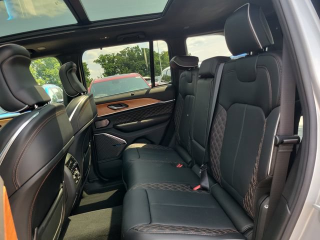 New 2026 Jeep Grand Cherokee Summit w/ Obsidian Package AWD/4WD image 9