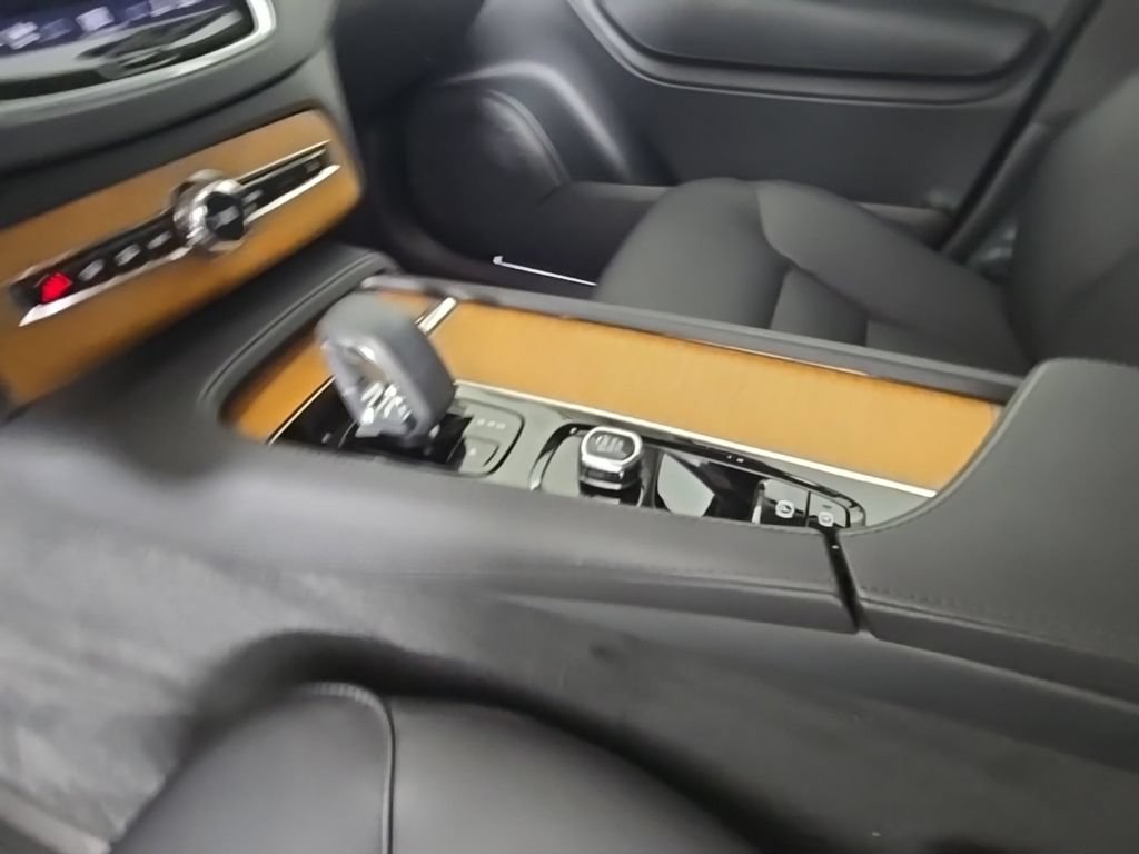 Certified 2024 Volvo XC90 T8 Plus w/ Protection Package Premier AWD/4WD image 23