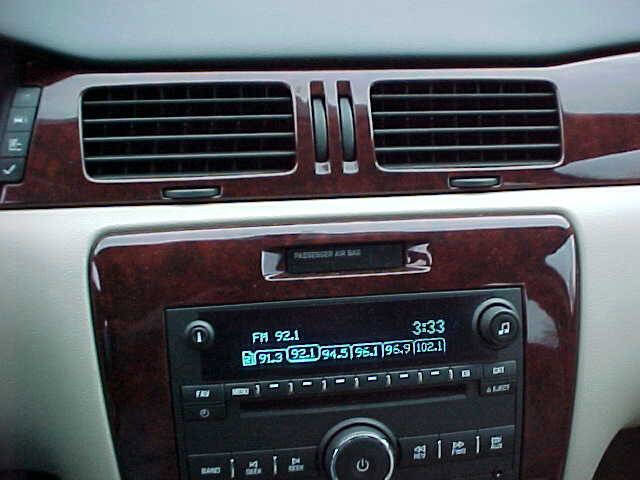 Used 2009 Chevrolet Impala LT w/ Luxury Edition Package FWD image 27