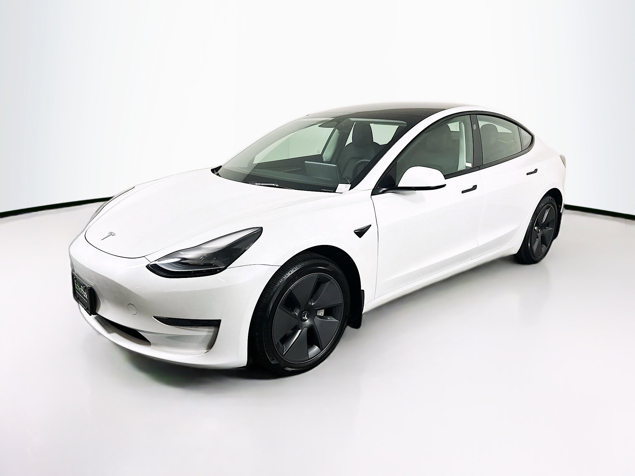 Used 2023 Tesla Model 3 Standard Range image 3