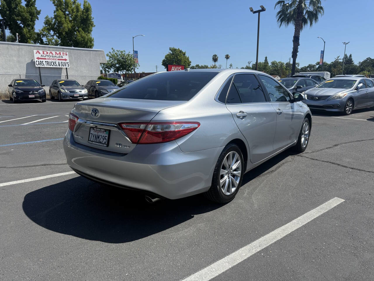 Used 2017 Toyota Camry XLE w/ Moonroof Package FWD image 3