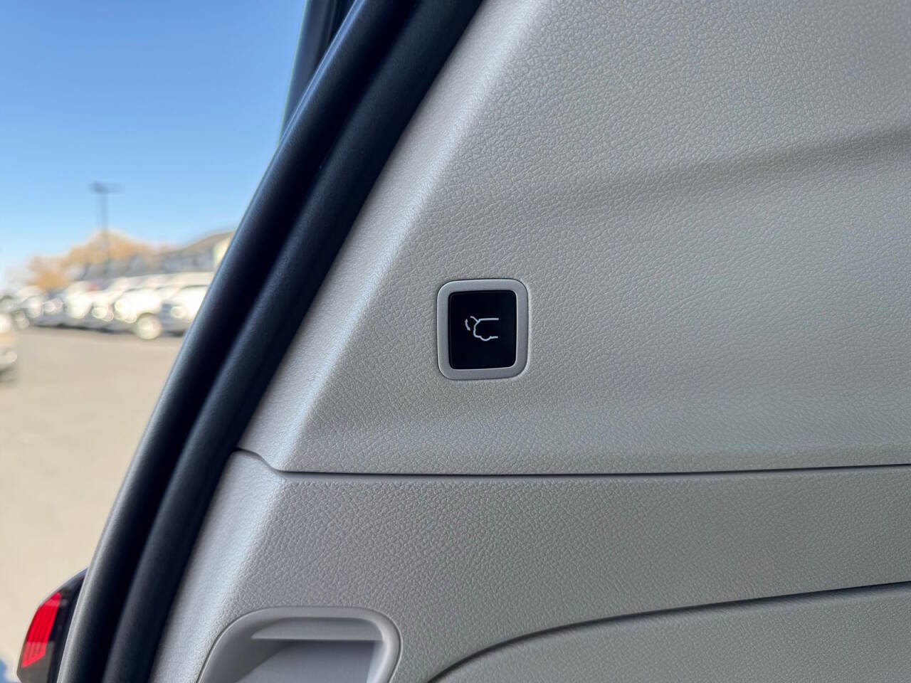 Used 2024 Chrysler Pacifica Limited image 9