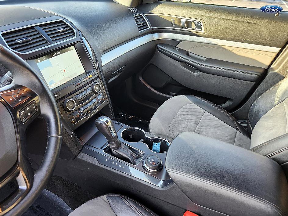 Used 2017 Ford Explorer XLT w/ Equipment Group 202A image 24