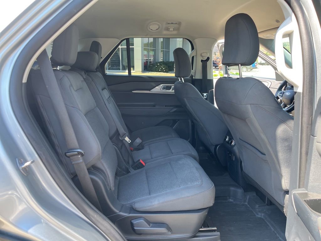 Used 2025 Ford Explorer Active AWD/4WD image 15