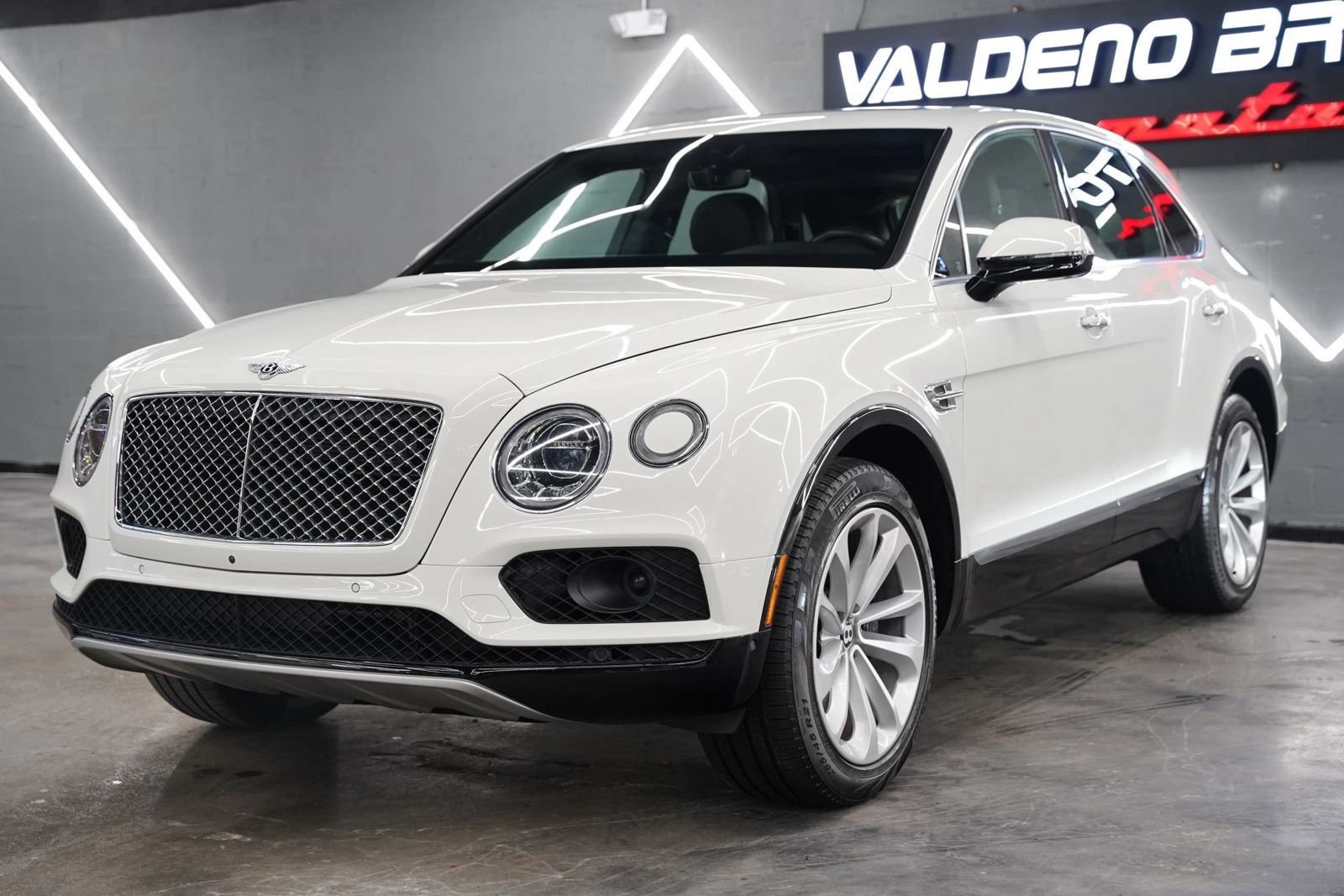 Used 2018 Bentley Bentayga Onyx Edition AWD/4WD image 10