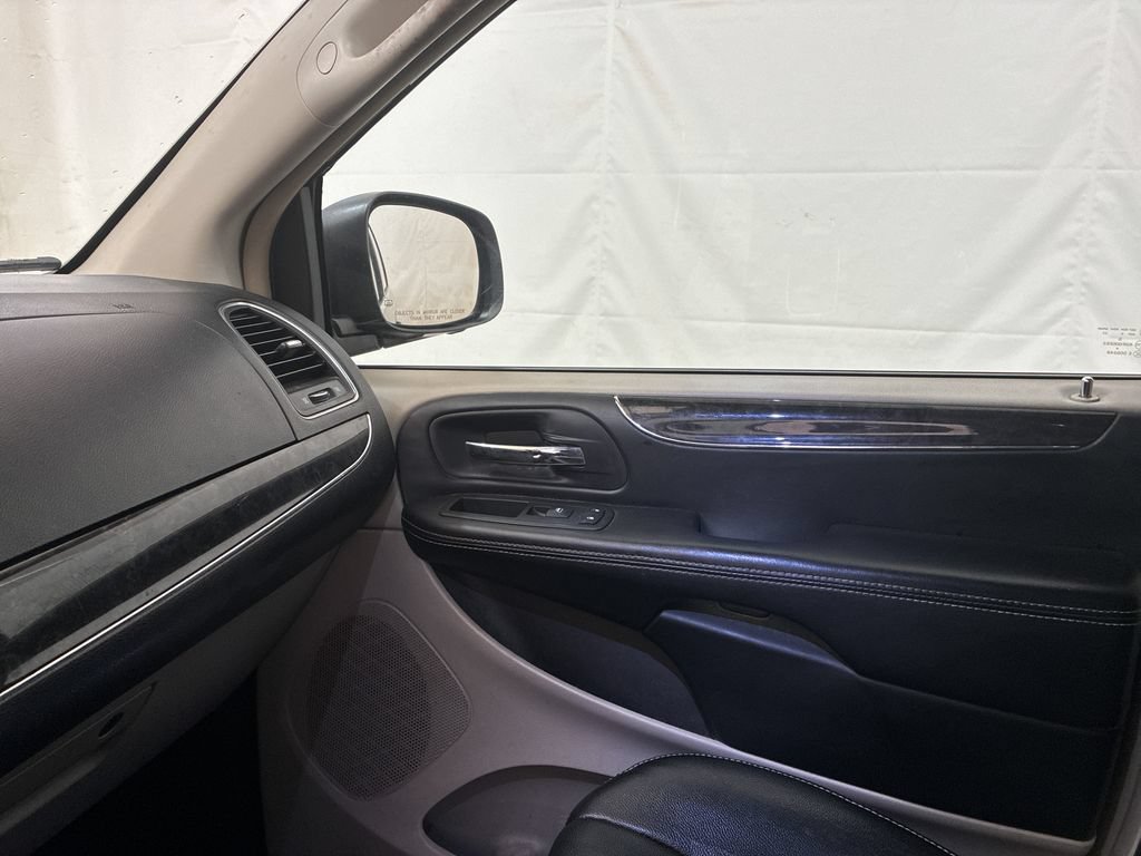 Used 2014 Chrysler Town & Country Touring FWD image 24