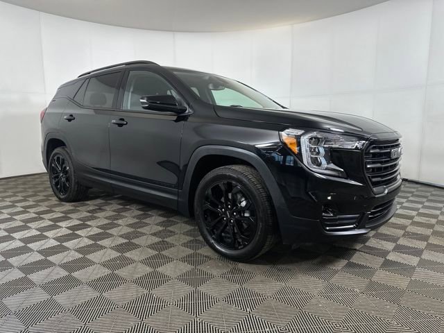 Used 2022 GMC Terrain SLT w/ Elevation Edition image 2