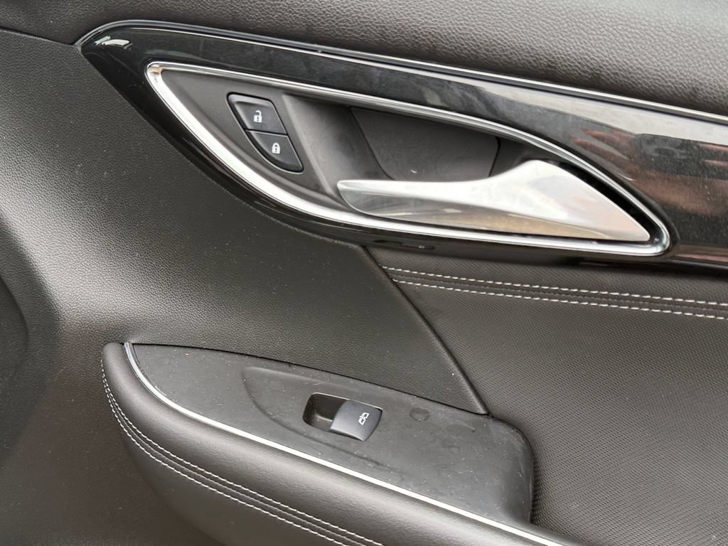 Used 2024 Buick Envision Preferred AWD/4WD image 39
