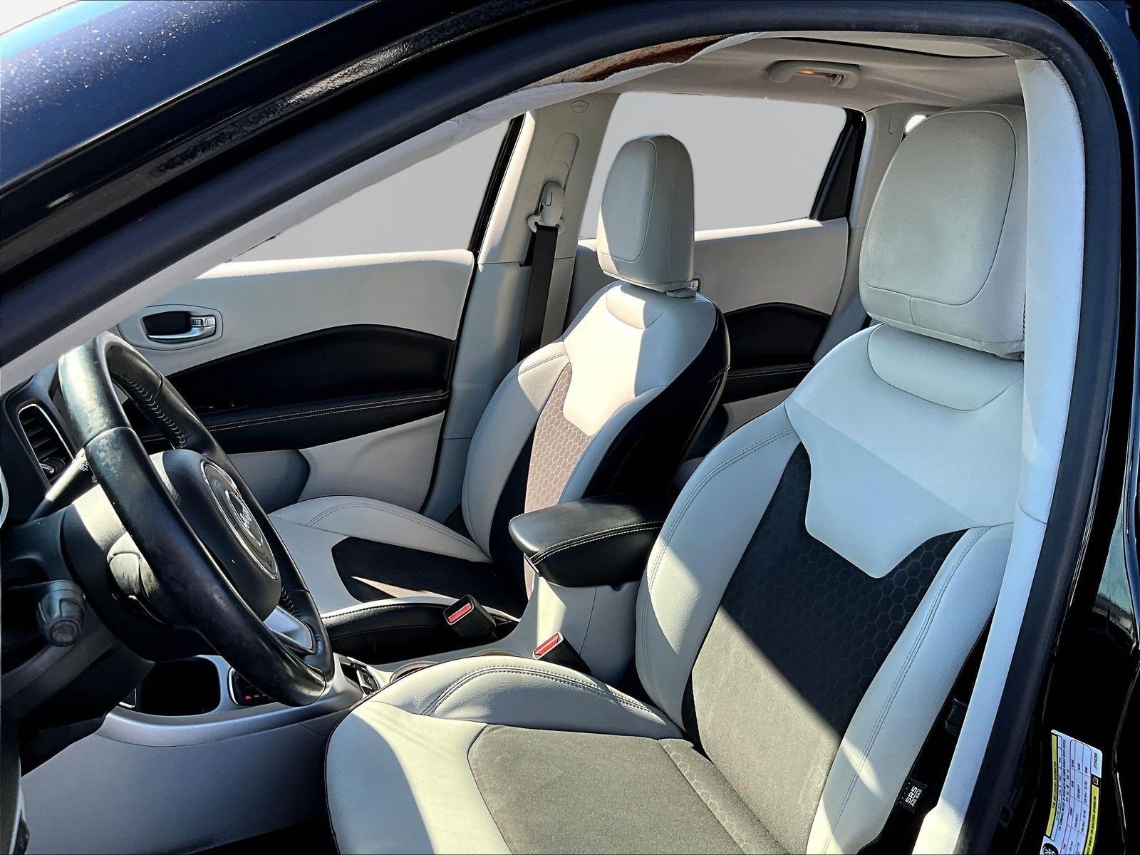Used 2018 Jeep Compass Latitude w/ Popular Equipment Group FWD image 21