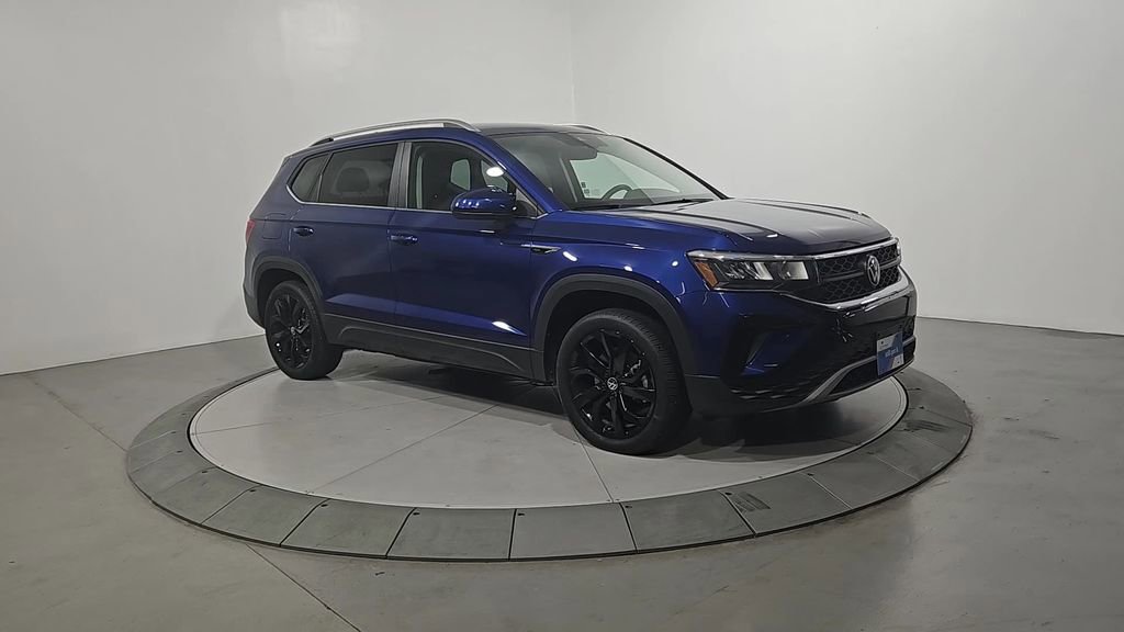 Certified 2024 Volkswagen Taos SE w/ Black Wheel Package image 9