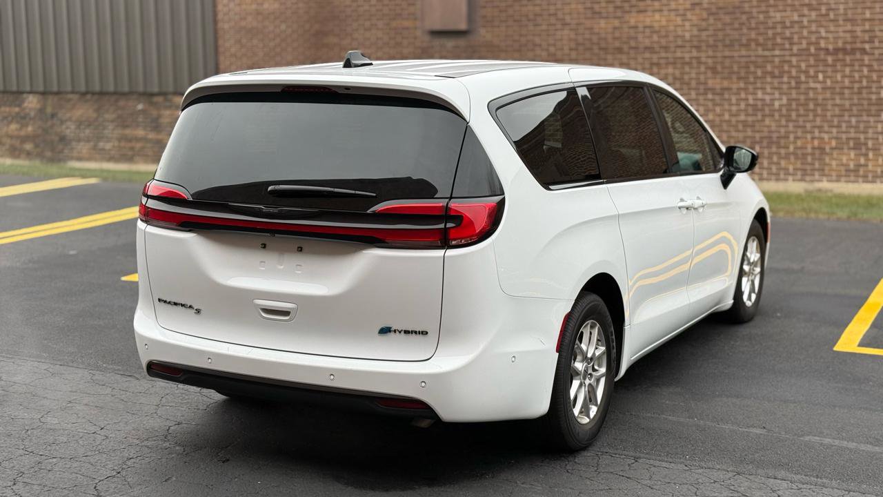 Used 2024 Chrysler Pacifica Select FWD image 7