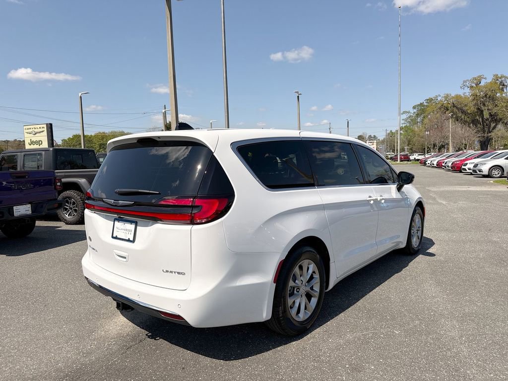 New 2026 Chrysler Pacifica Limited w/ Trailer Tow Group FWD image 3