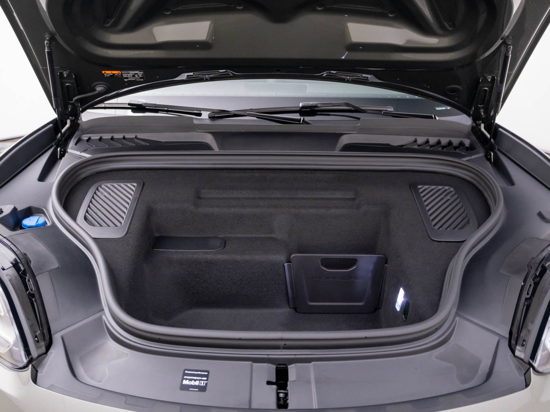 New 2026 Porsche Macan 4 Electric AWD/4WD image 29