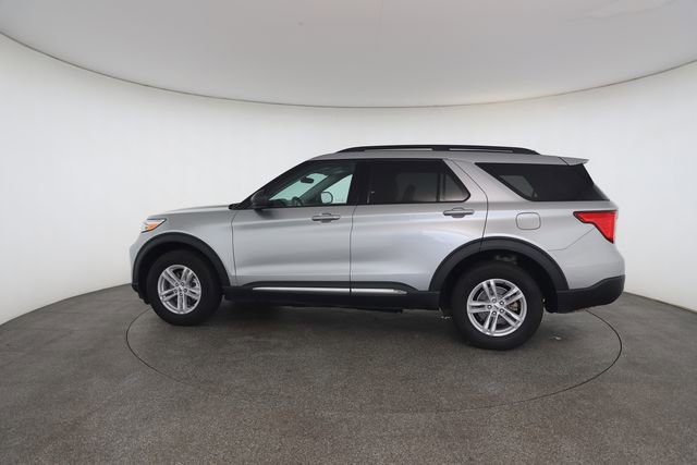Used 2024 Ford Explorer XLT w/ Equipment Group 202A AWD/4WD image 8