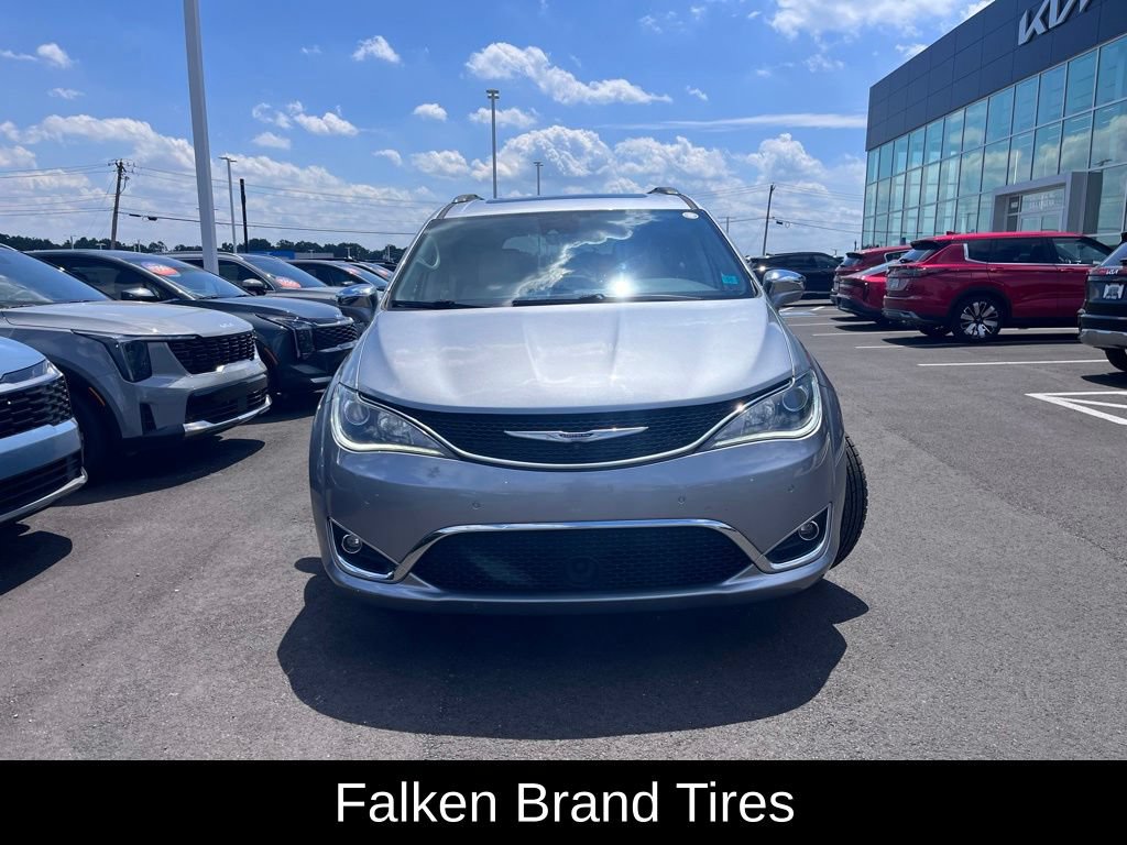 Used 2019 Chrysler Pacifica Limited w/ Tire & Wheel Group FWD image 8