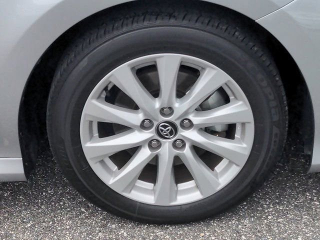 Used 2020 Toyota Camry LE FWD image 11