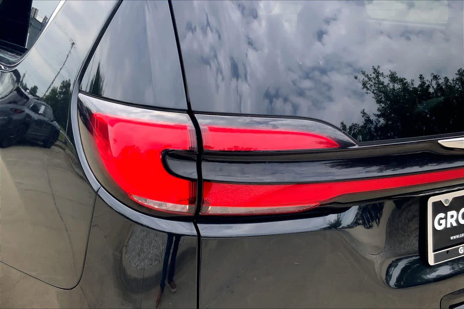Used 2023 Chrysler Pacifica Touring-L FWD image 28