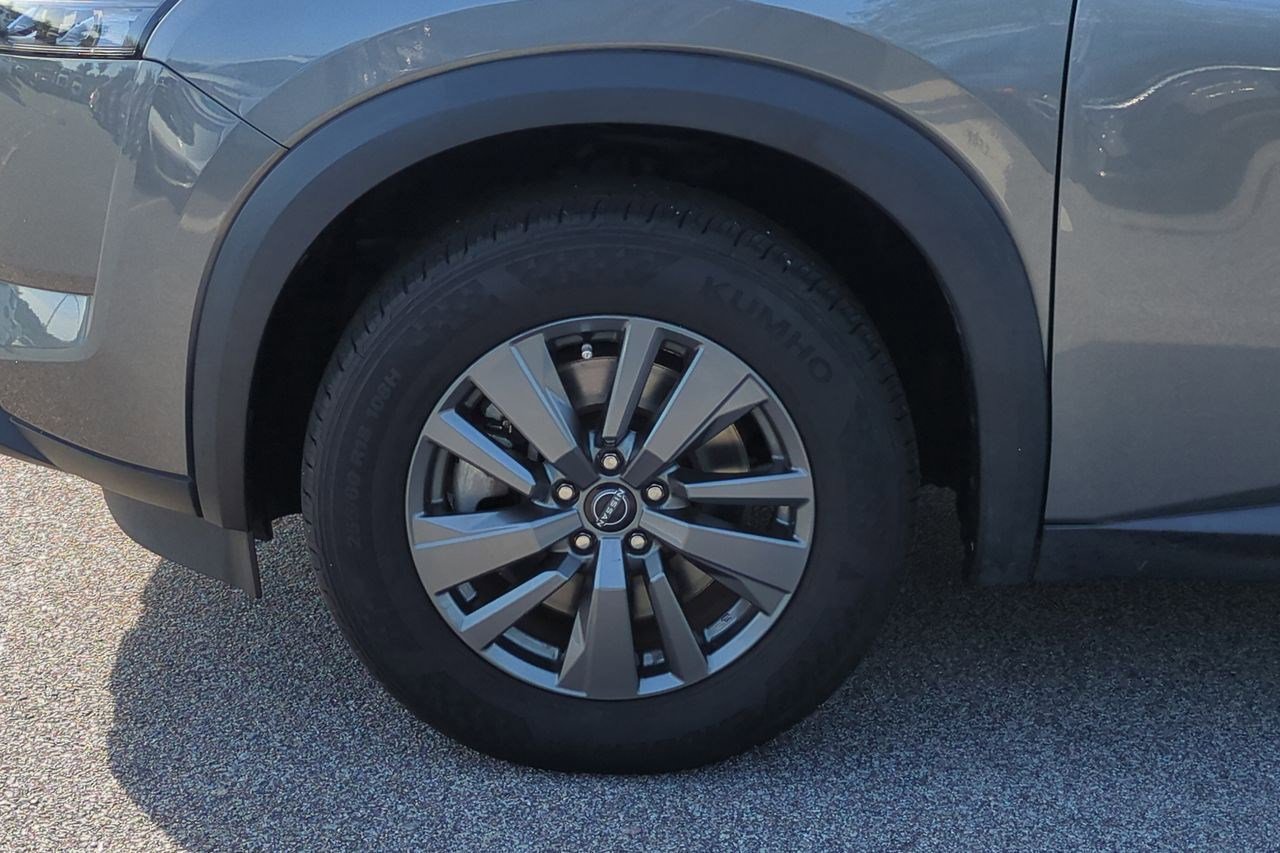 Certified 2023 Nissan Pathfinder SV FWD image 11