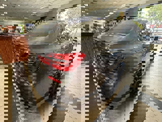 Used 2018 BMW 750i xDrive image 3