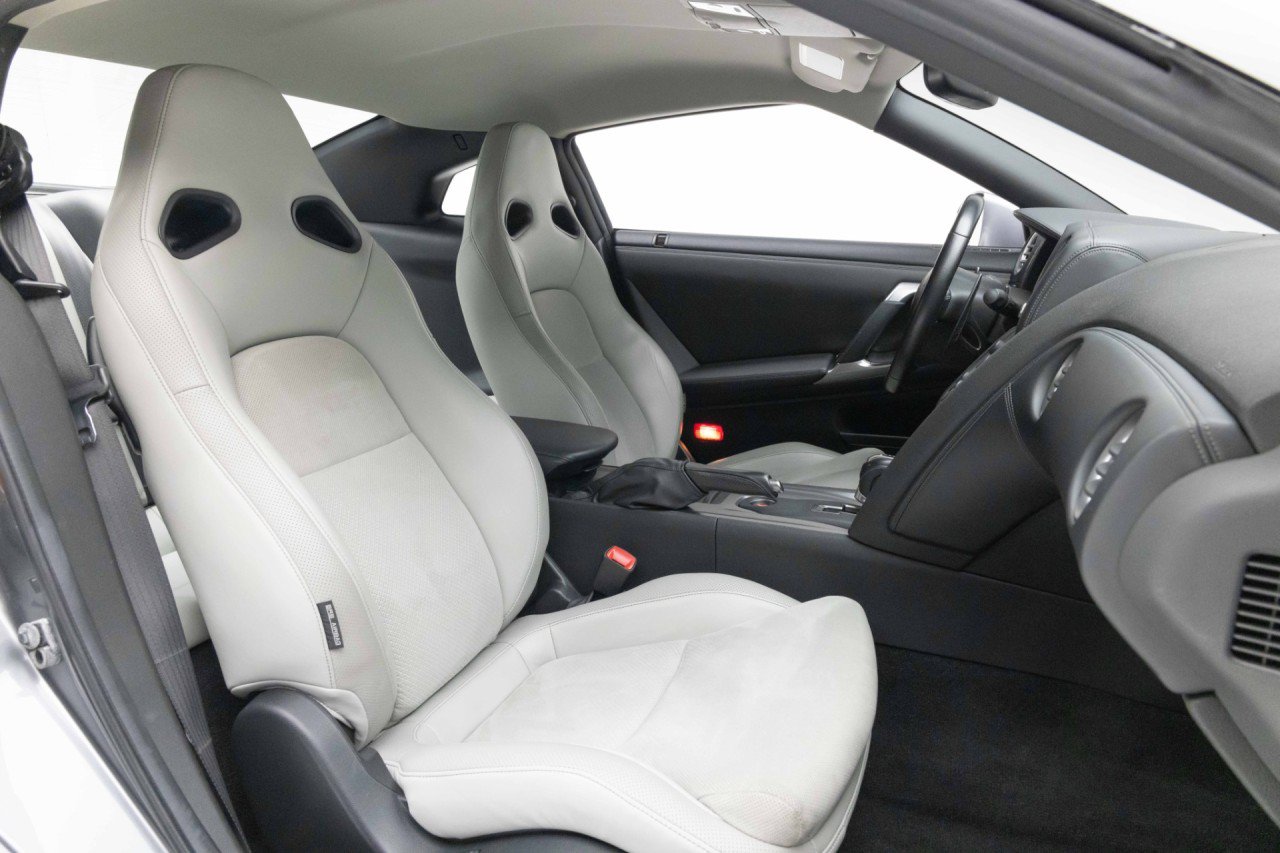 Used 2010 Nissan GT-R Premium AWD/4WD image 4