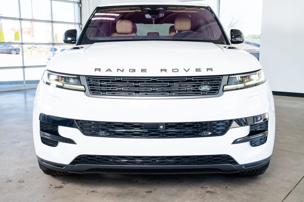 Used 2023 Land Rover Range Rover Sport SE image 3