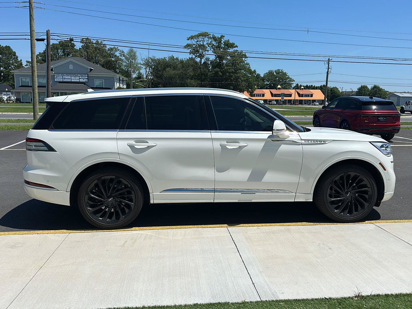 Used 2022 Lincoln Aviator Reserve w/ Equipment Group 201A AWD/4WD image 4