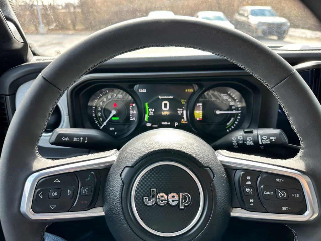 Used 2025 Jeep Wrangler Unlimited Sahara image 29