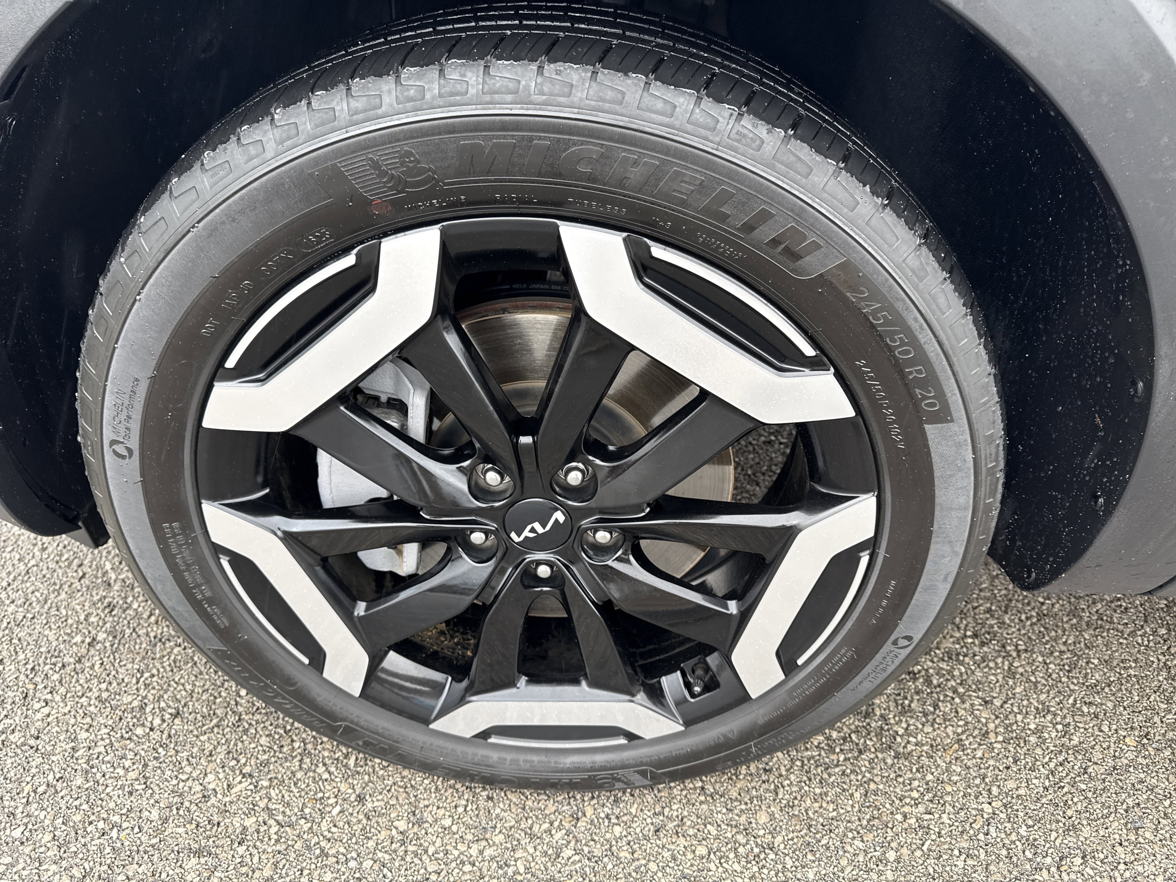 Used 2023 Kia Telluride EX w/ EX Captain's Chair Package image 12