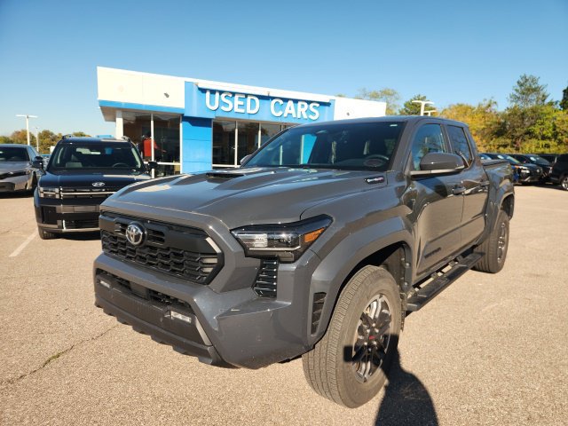 Used 2024 Toyota Tacoma TRD Sport w/ TRD Sport Upgrade Package AWD/4WD image 2