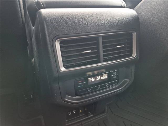 Used 2024 Volkswagen Atlas SE AWD/4WD image 16