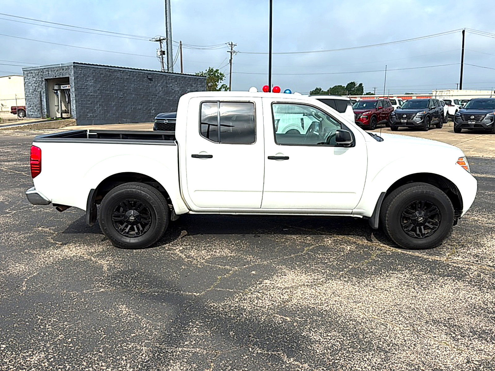 Used 2016 Nissan Frontier SV AWD/4WD image 4