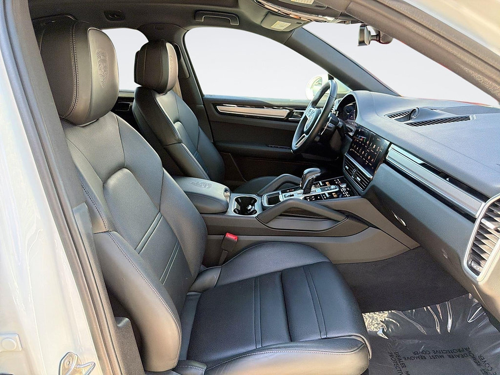 Used 2022 Porsche Cayenne Coupe AWD/4WD image 29