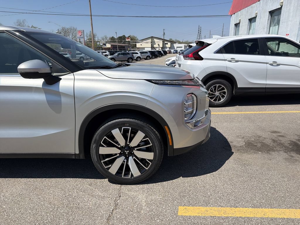 New 2026 Mitsubishi Outlander SE AWD/4WD image 2