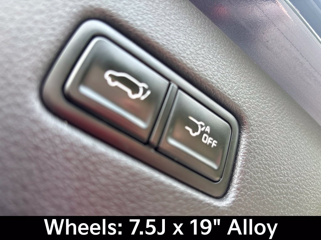 Certified 2025 Kia Carnival EX FWD image 17