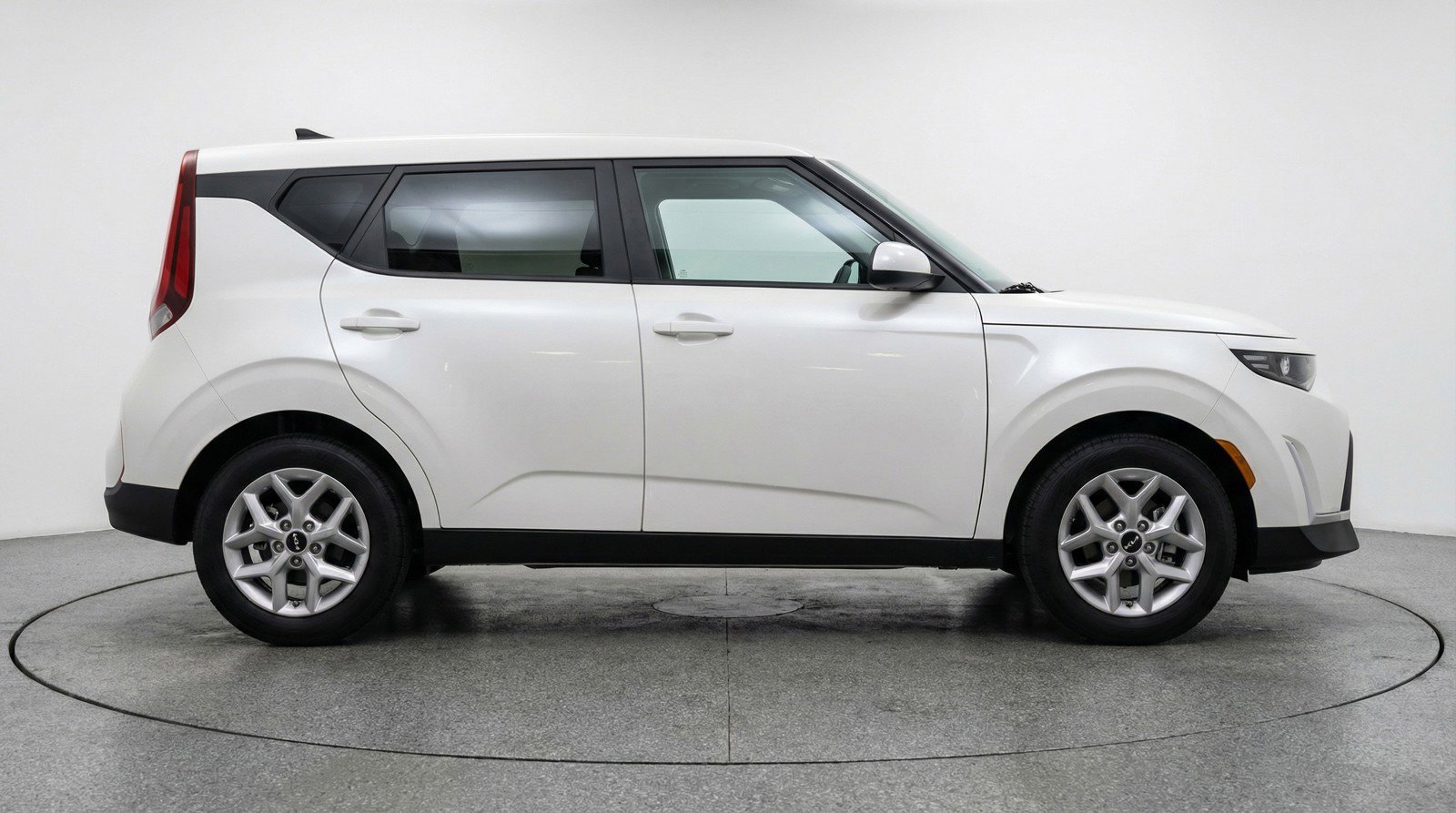 Used 2025 Kia Soul LX w/ LX Technology Package image 9