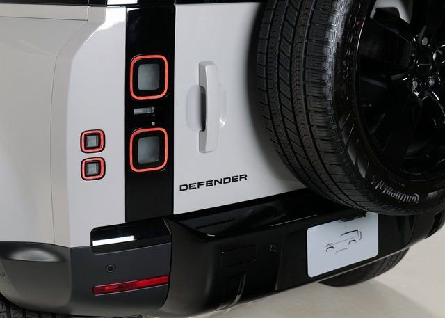 New 2026 Land Rover Defender 110 S image 31