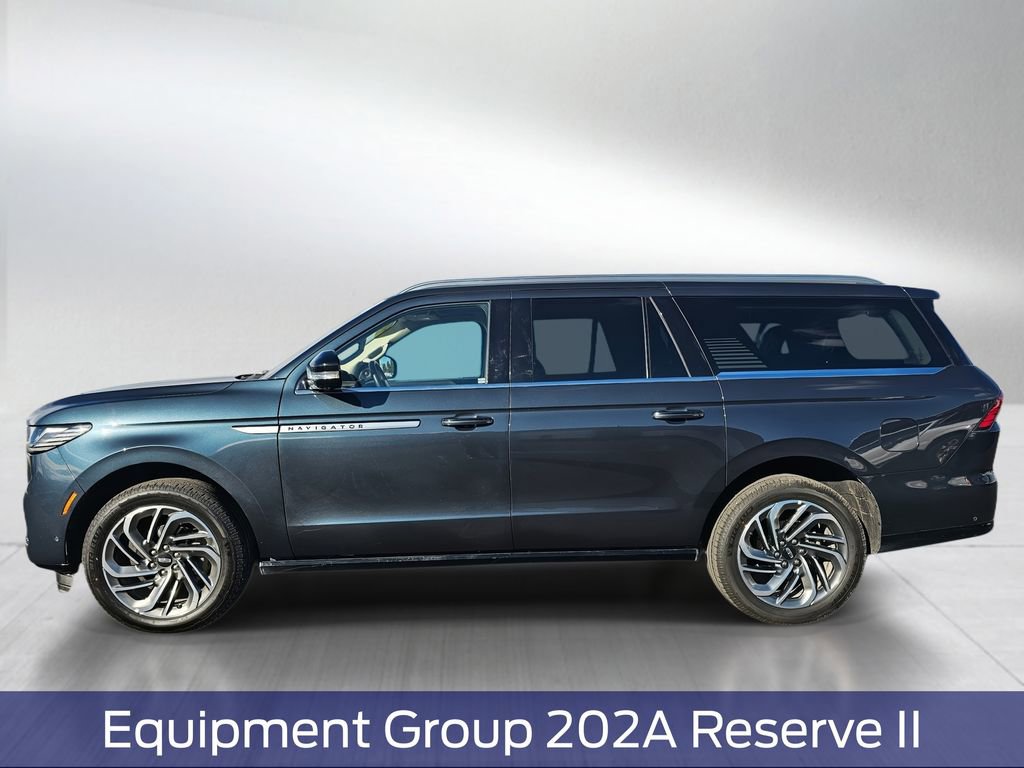 Used 2025 Lincoln Navigator L Reserve image 3