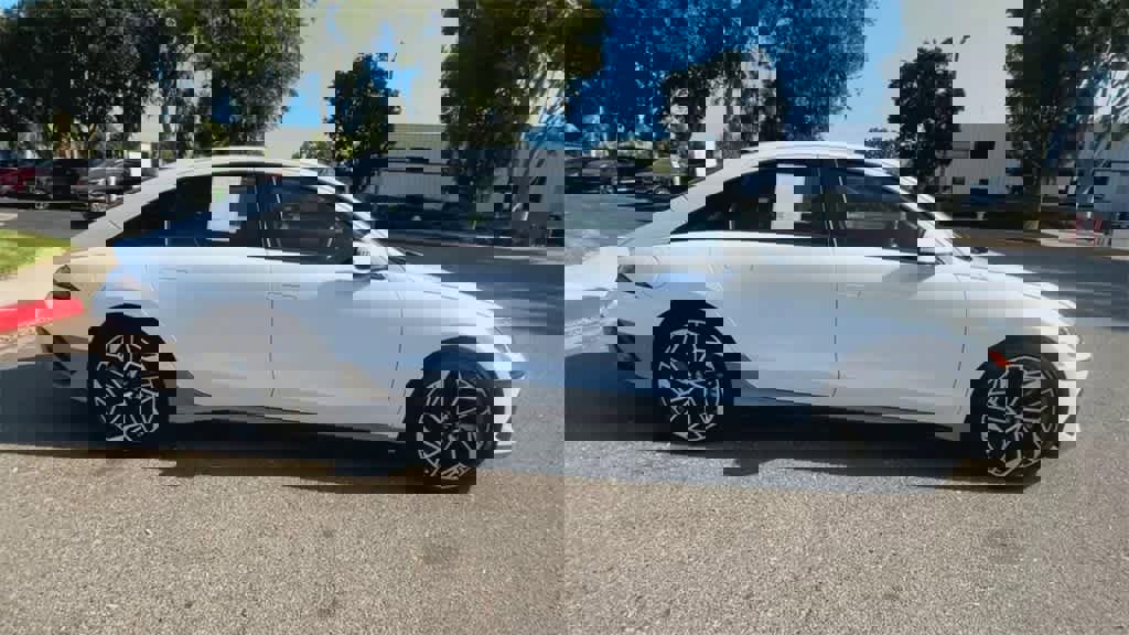 Used 2025 Hyundai Ioniq 6 SEL image 9