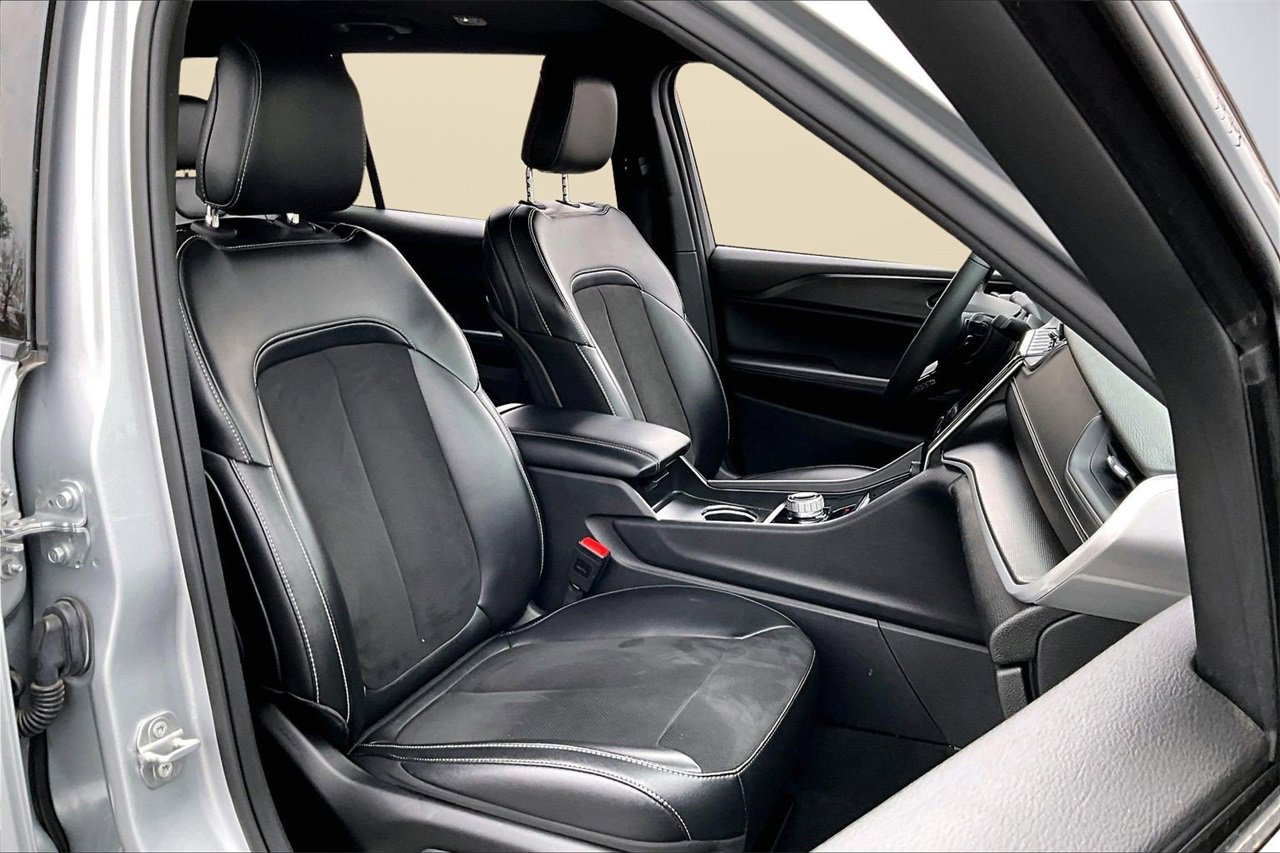 Certified 2024 Jeep Grand Cherokee L Laredo image 21